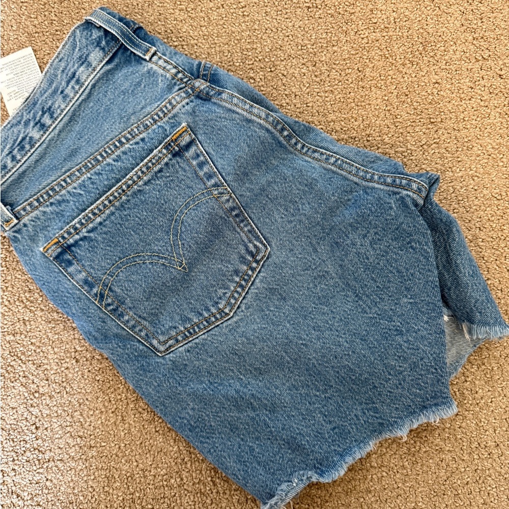 Levi’s shorts 501 - Picture 2 of 4